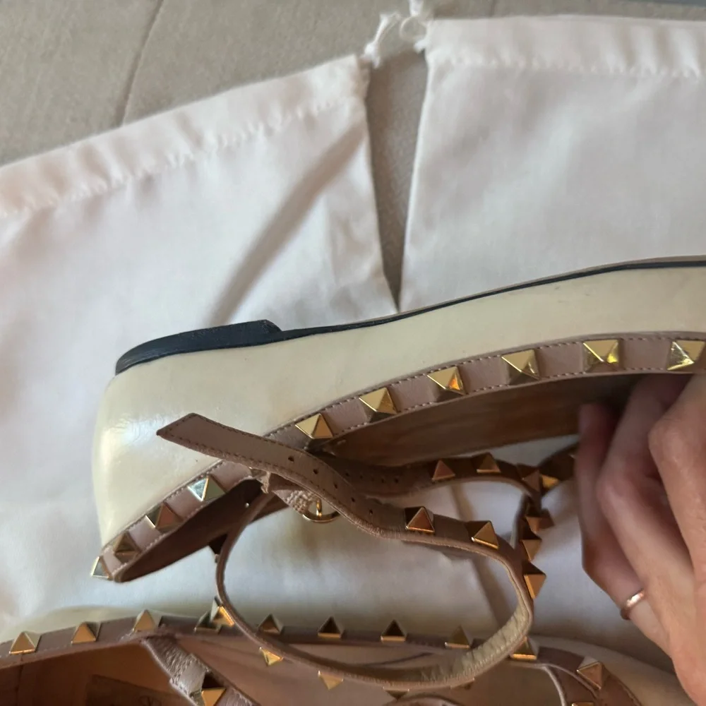 Valentino Cream and Tan Studded Flats / very good condition ⭐️ authentic - Picture 8 of 13
